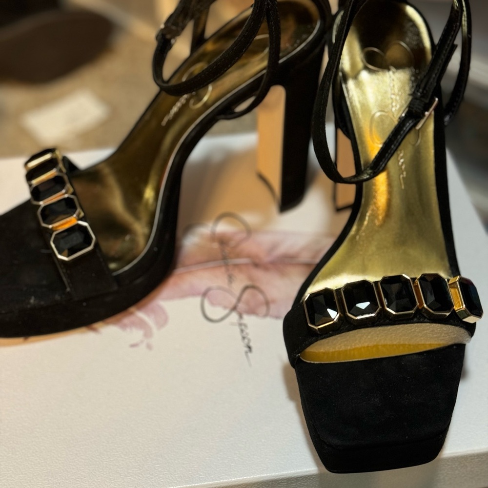 Jessica Simpson pumps